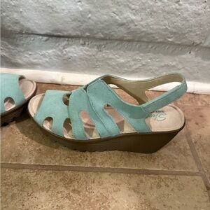 New Skechers parallel stylin suede leather wedge sandals size 5.5 turqoise color